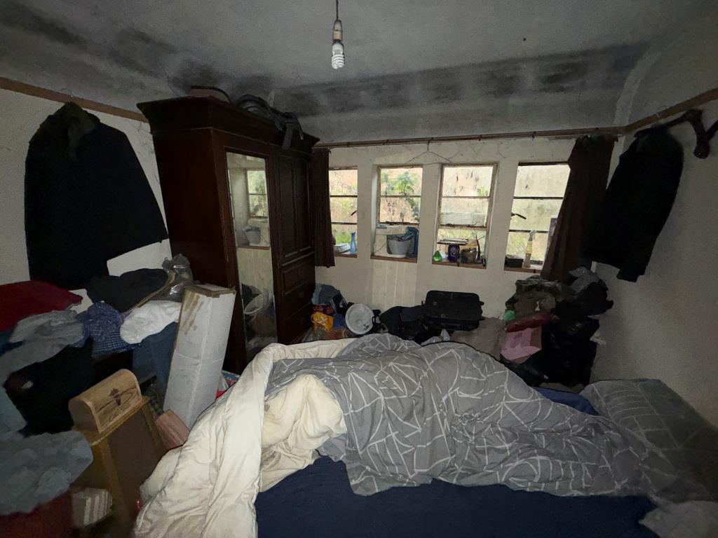 Lot: 103 - DETACHED BUNGALOW WITH POTENTIAL - Bedroom